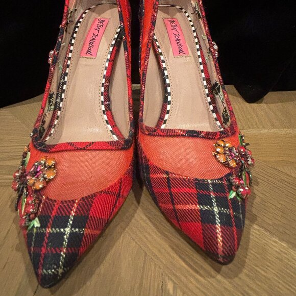 Betsey Johnson Red Plaid Embroidered Heels - Picture 1 of 6